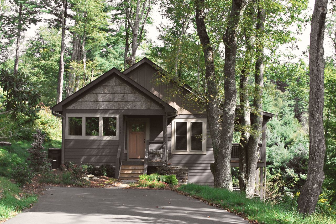 Private cottage nestled in Hill Country trees